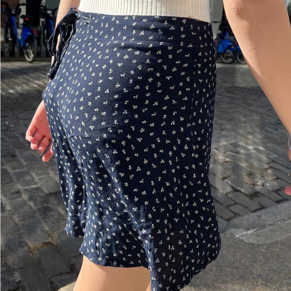 brandy melville genevieve skirt